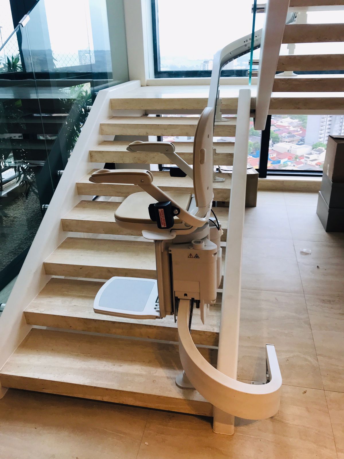 Cadeira Elevatória para Idosos: Guia Completo de Segurança e Conforto