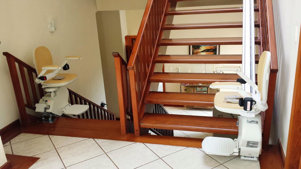 Cadeira Elevatória vs Elevador Residencial: Qual Escolher?