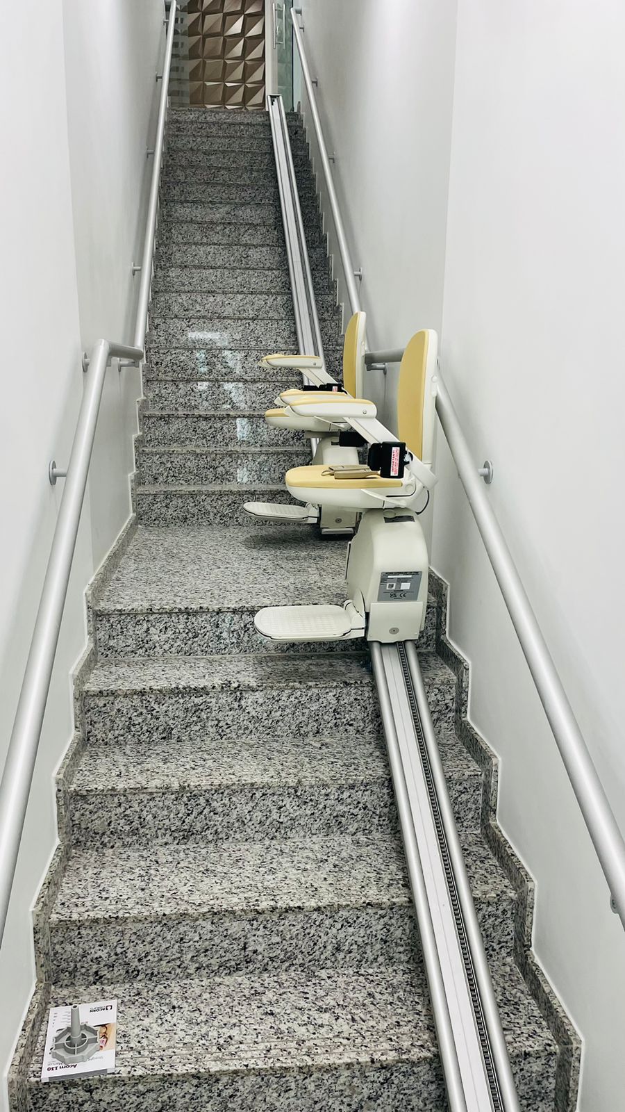 Cadeira Elevatória para Escadas Retas: Guia de Escolha Completo