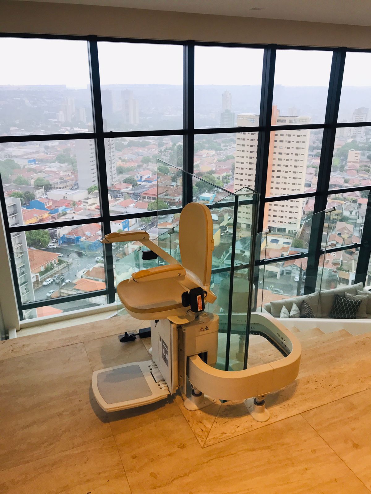 Cadeira Elevatória: Vale a Pena Instalar em Casa ou Condomínio? | IMB Brasil