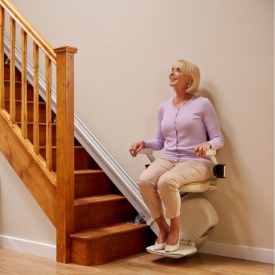 straight-stairlift-gallery-woman-at-bottom